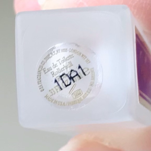 🆕🔥JUICY COUTURE (PRETTY IN PURPLE)PERFUME ROLLER BALL SMELLS REALLY GOOD NWT! - Picture 9 of 10